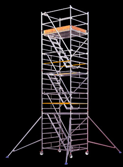 grand echafaudage avec escaliers interieurs